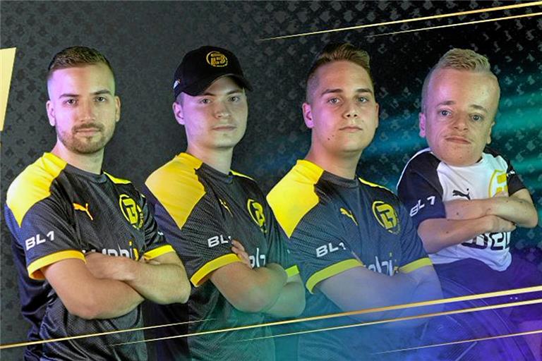 Deniel Mutic, Serhat Öztürk, Denis Müller und Niklas Luginsland (von links) von Leno E-Sports spielen gegen den SV Spiegelberg. Foto: Leno E-Sports