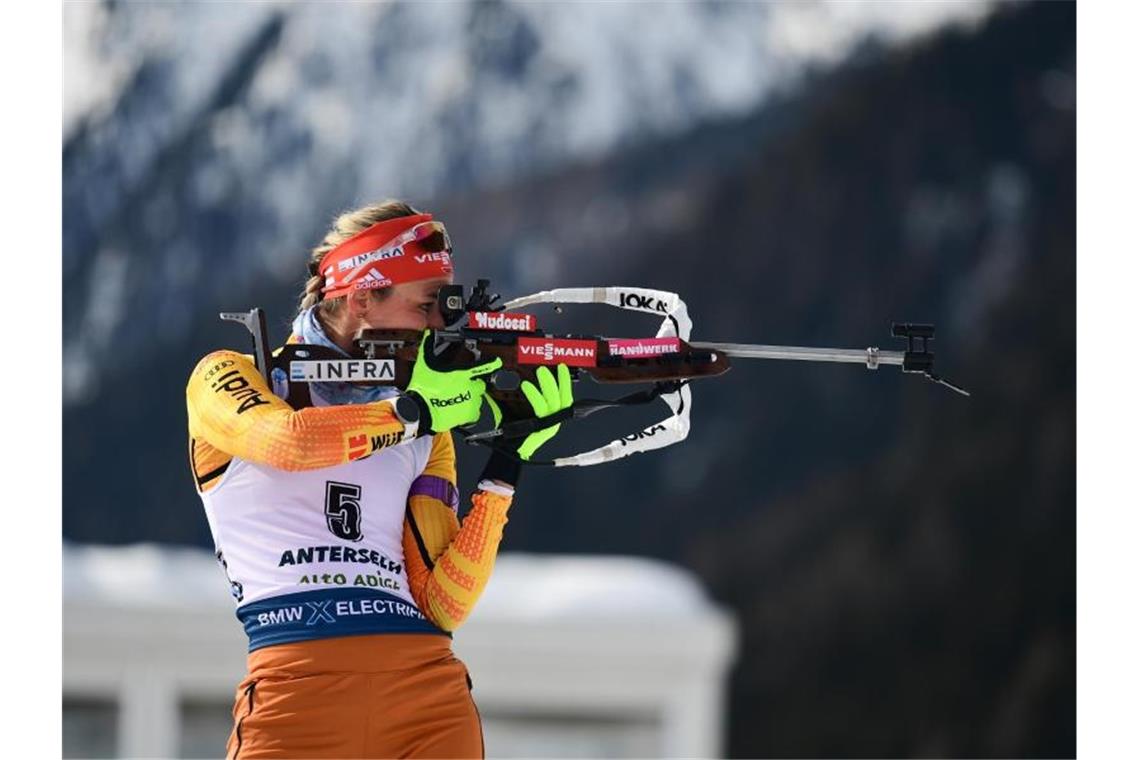 Denise Herrmann erlöst deutsche Biathleten mit Silber-Coup Denise Herrmann verpasste knapp den Gewinn der Goldmedaille. Foto: Hendrik Schmidt/dpa