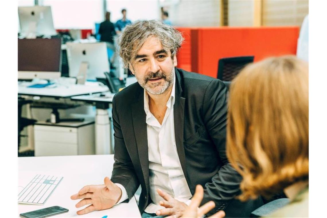 Deniz Yücel wurde in der Türkei zu einer Strafe von zwei Jahren, neun Monaten und 22 Tagen verurteilt. Foto: Marlene Gawrisch/Welt/dpa