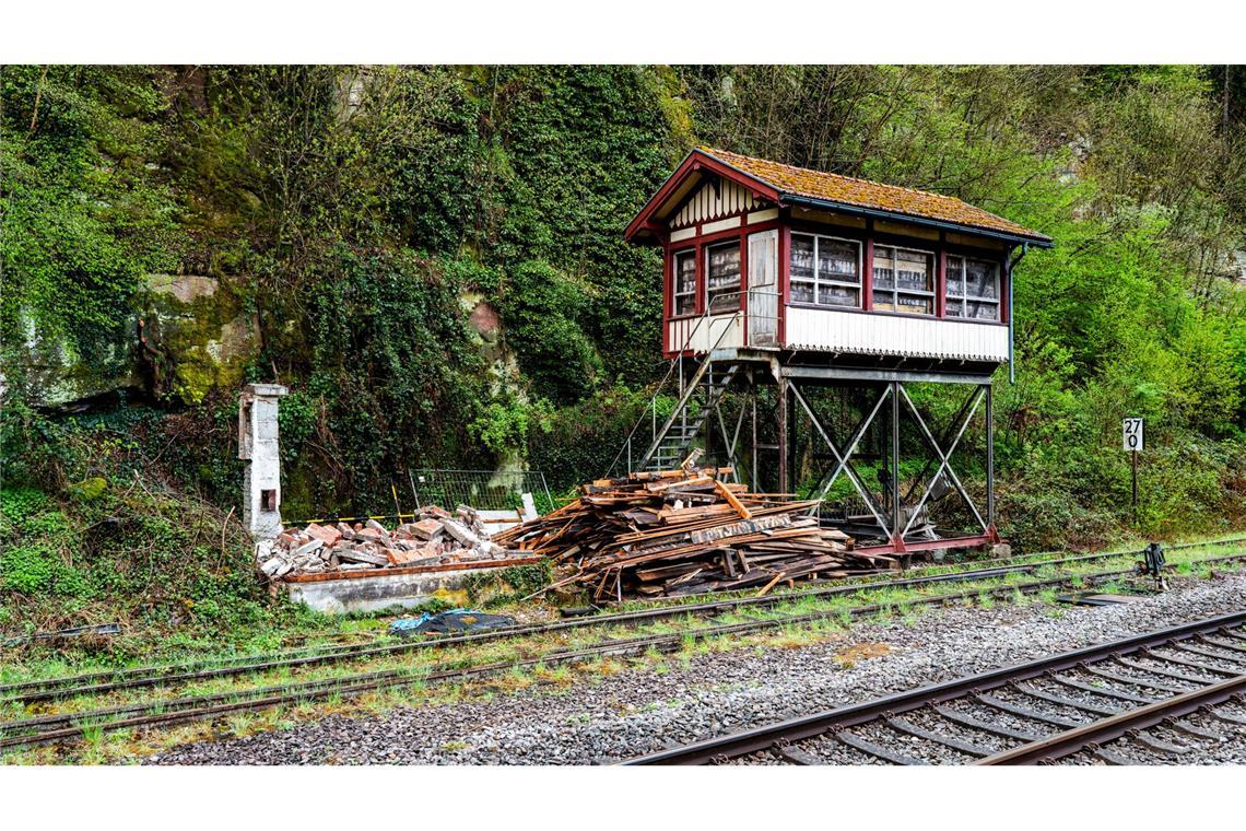 Warum ein Stellwerk über Bahngleisen schwebt Denkmalgeschützt: das alte Stellwerk in Calw. (Archivbild)