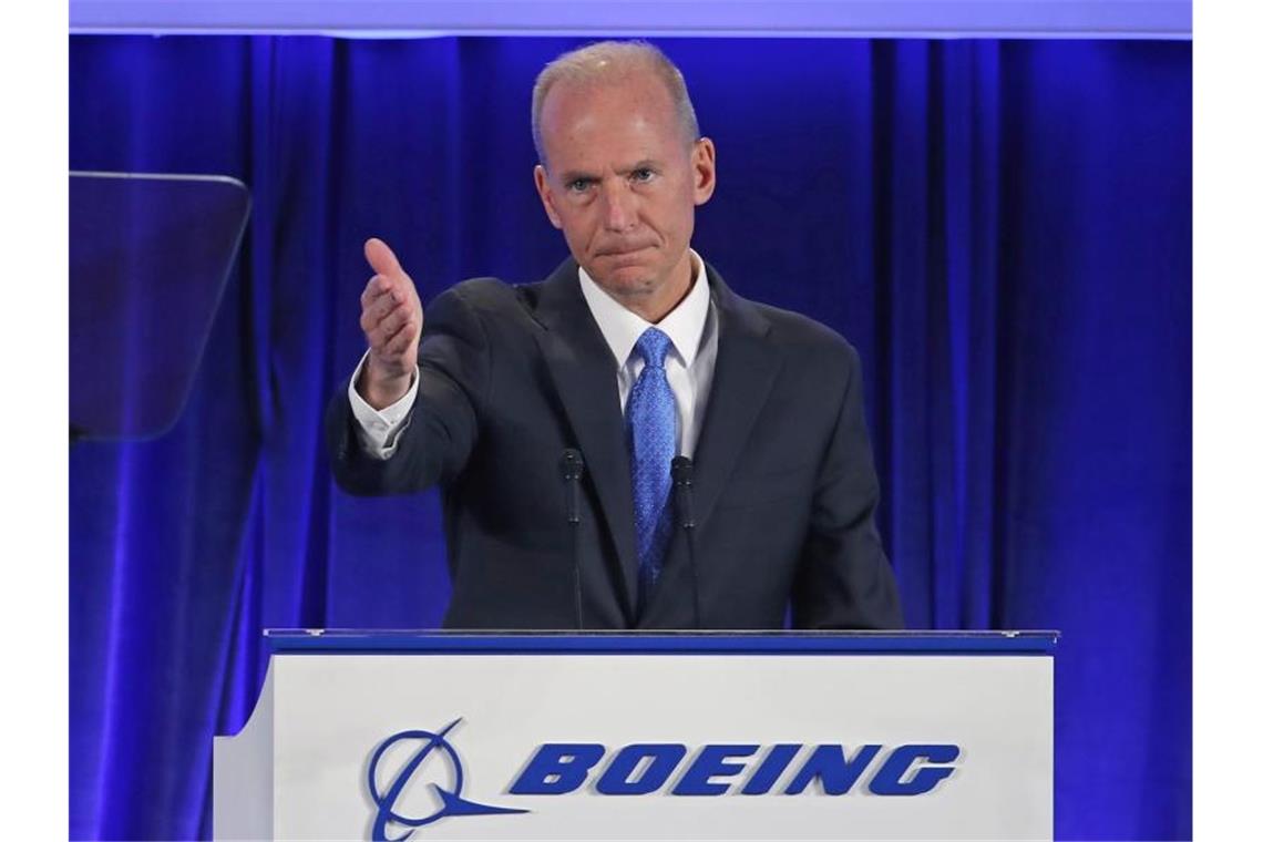 Boeing-Chef Muilenburg gibt Verwaltungsratsvorsitz ab Dennis Muilenburg Ende April während des jährlichen Boeing-Aktionärstreffens im Field Museum für Naturkunde in Chicago. Foto: Jim Young/Pool AP/dpa