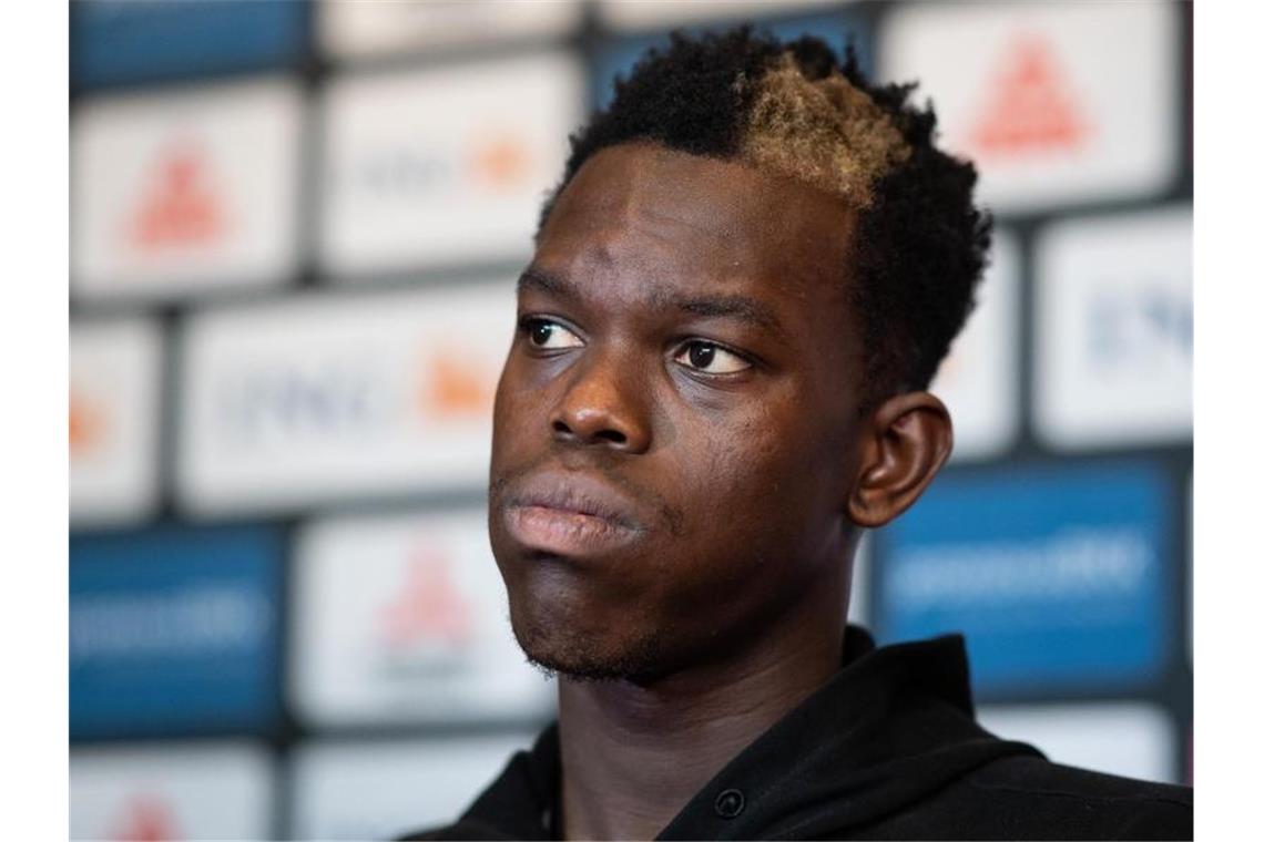 Schröder-Kritik, Rödl-Garantie: Basketballer unter Schock Dennis Schröder deutete atmosphärische Störungen bei den deutschen Basketballern an. Foto: Swen Pförtner