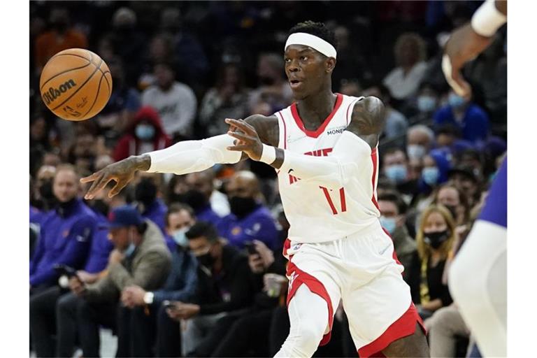 Dennis Schröder spielt nun für die Houston Rockets in der NBA. Foto: Matt York/AP/dpa