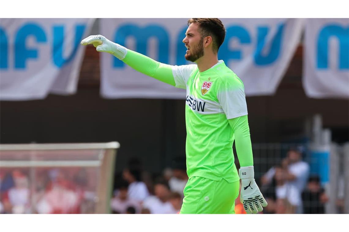 Dennis Seimen steht im VfB-Tor.
