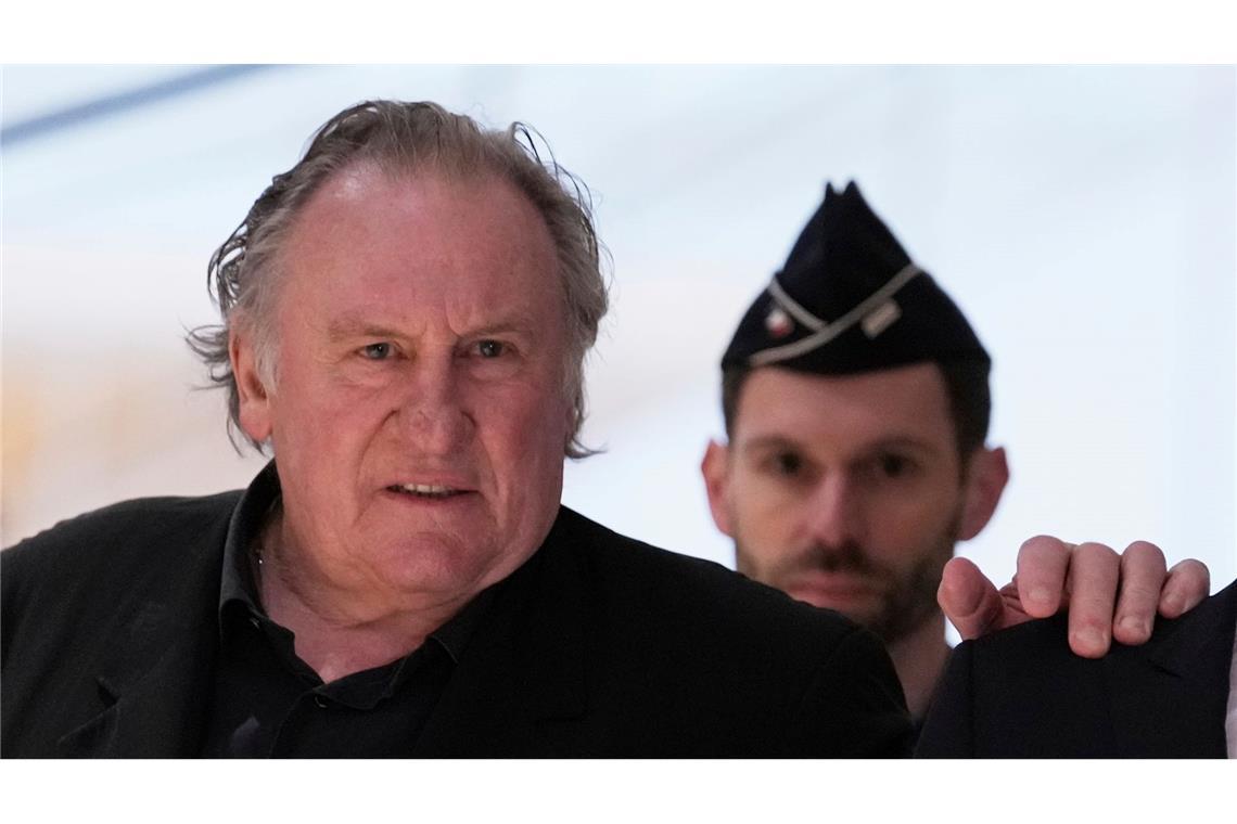 Belästigungs-Prozess gegen Filmstar Depardieu gestartet Depardieu streitet die Vorwürfe ab.