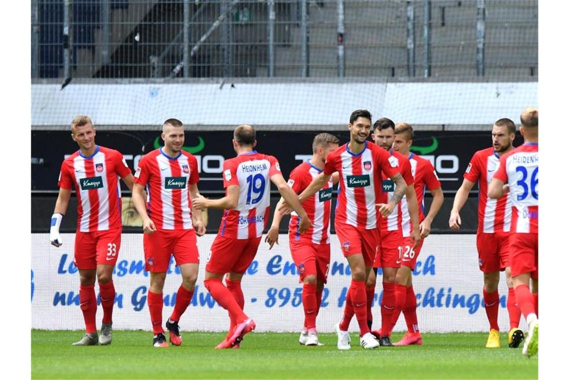 Der 1. FC Heidenheim setzte sich gegen Jahn Regensburg durch. Foto: Sebastian Widmann/getty/pool/dpa