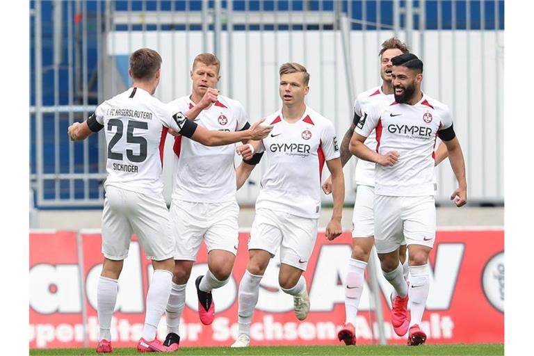Der 1. FC Kaiserslautern feierte im Abstiegskampf einen wichtigen Sieg. Foto: Ronny Hartmann/dpa