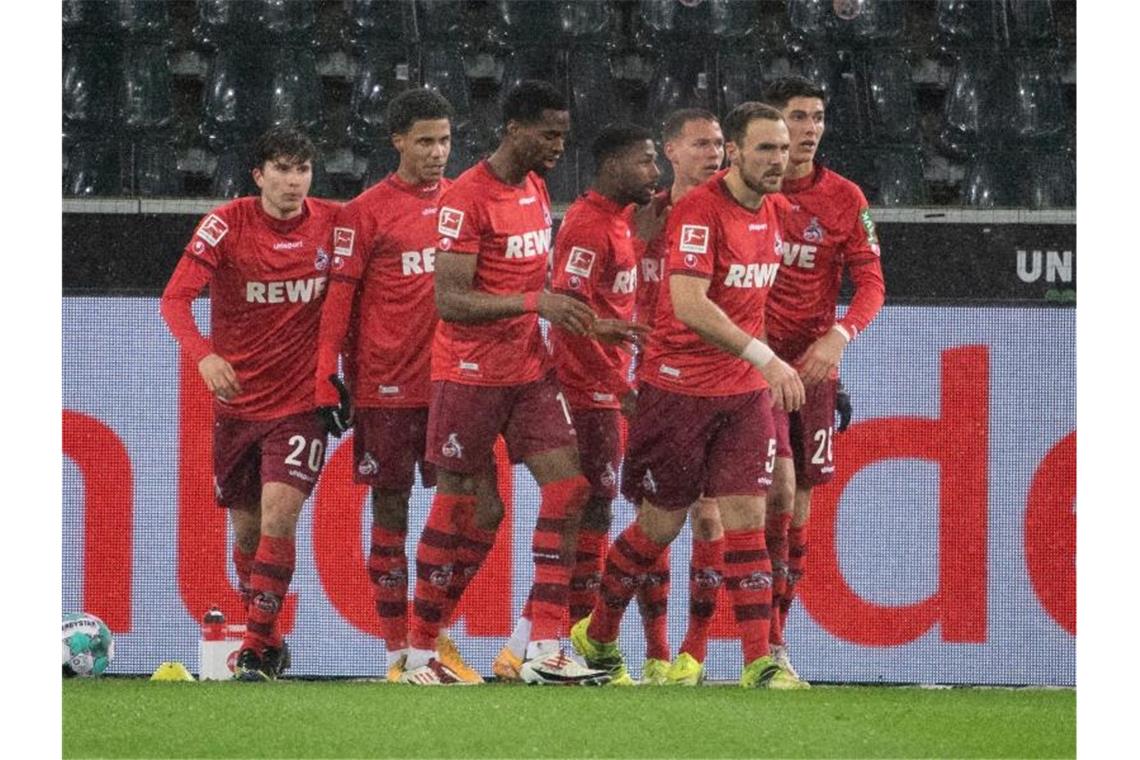 Dortmund patzt erneut - Nächste Niederlage für Schalke Der 1. FC Köln hat das Derby in Mönchengladbach überraschend gewonnen. Foto: Federico Gambarini/dpa Pool/dpa