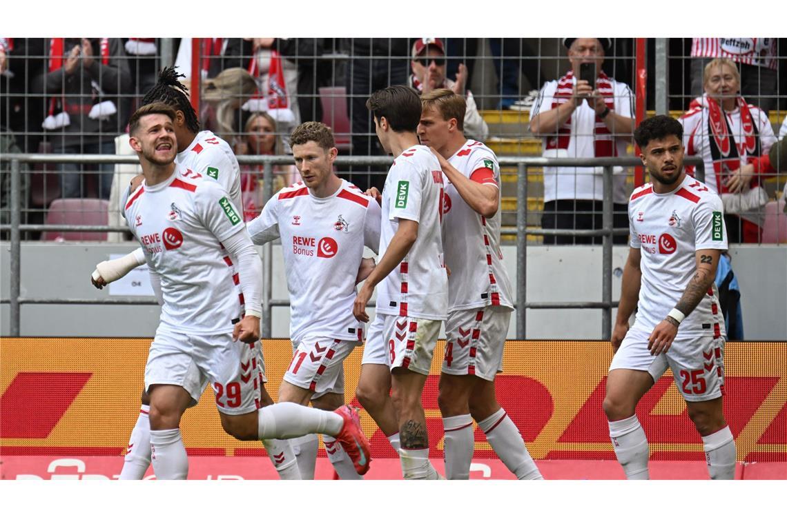 1. FC Köln steigt mit HSV auf - Relegation mit Elversberg Der 1. FC Köln kehrt als Zweitligameister in die 1. Bundesliga zurück.