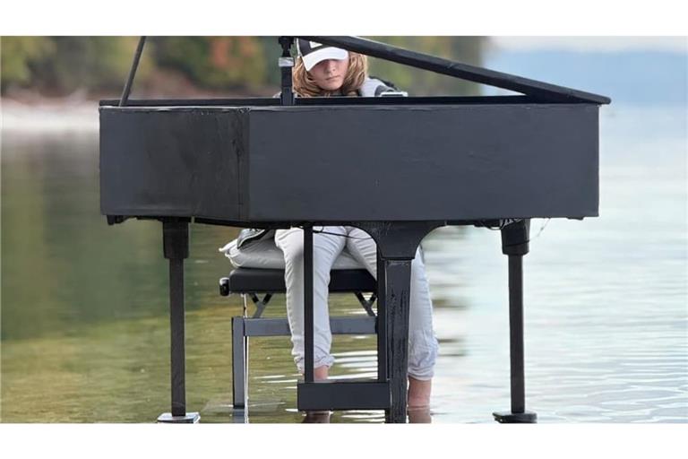 Der 13-jährige Levin Giesler hat auf dem Teufelstisch im Bodensee ein Konzert gegeben.