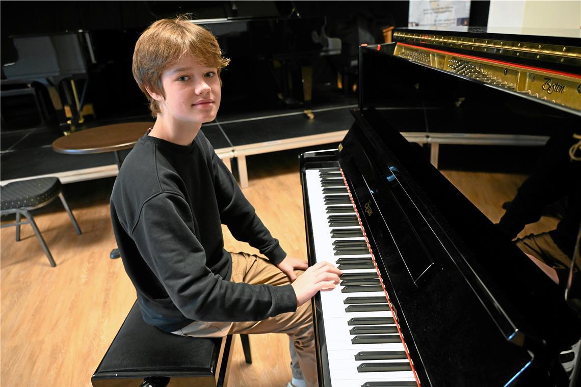 Klavierakademie in Murrhardt: Musik kennt kein Alter Der 13-jährige Vadim Nikitin hat schon einige Meisterkurse besucht. Bei einem Wettbewerb lud ihn Christian A. Pohl, Leiter der Internationalen Klavierakademie, ein, in Murrhardt dabei zu sein. Fotos: Elisabeth Klaper