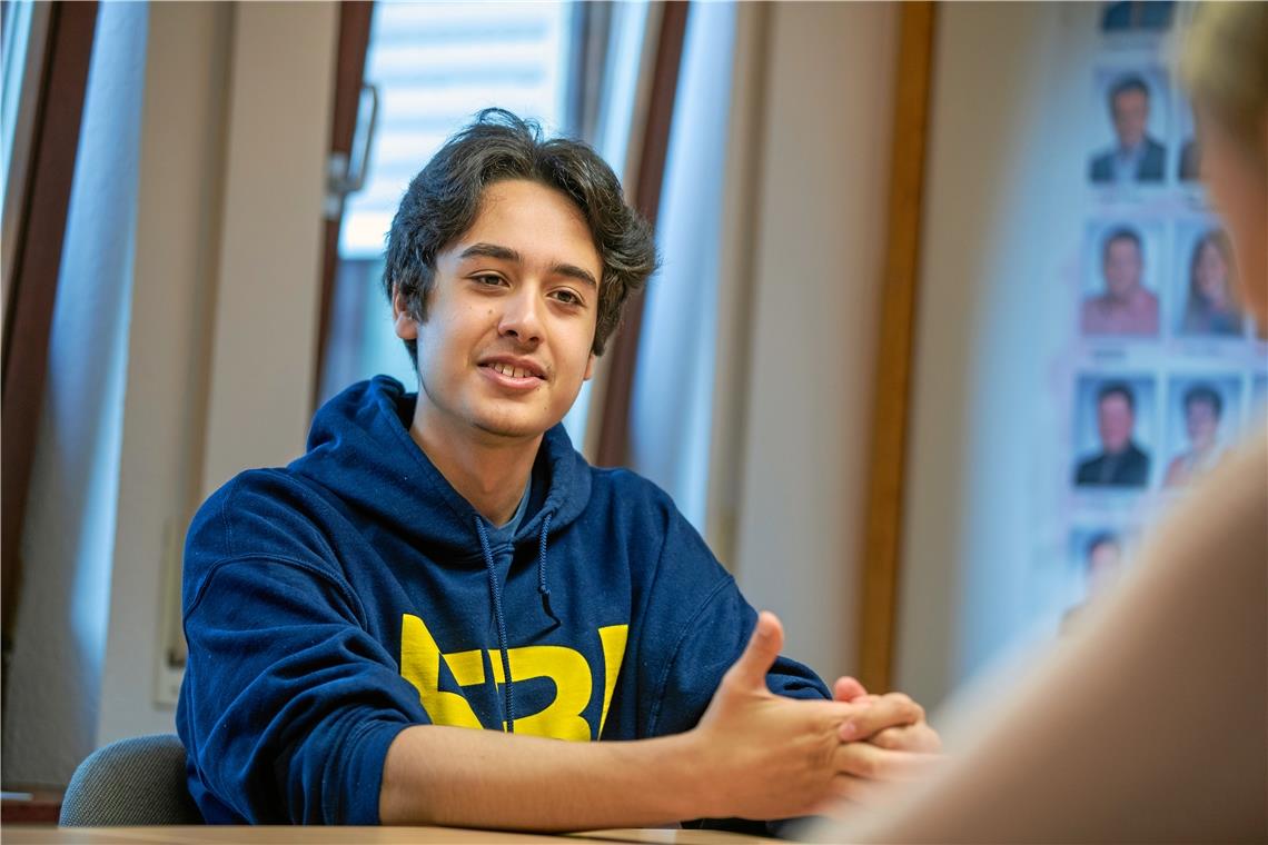 Der 16-jährige Benjamin Moosavi erzählt von seiner Zeit in Amerika. Foto: A. Becher