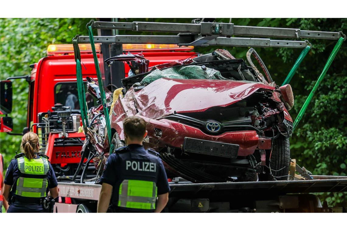 Vier Menschen sterben bei Unfall - 16-Jähriger am Steuer