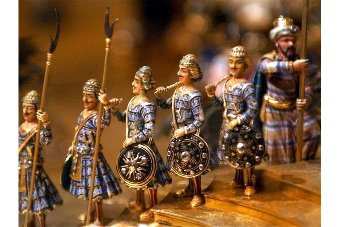Einbruch in Schatzkammer: Polizei geht von vier Tätern aus Der 1701 bis 1708 geschaffene „Hofstaat von Delhi am Geburtstag des Großmoguls Aureng-Zeb“ gilt als Hauptwerk europäischer Juwelierkunst des Barock und ist eines der Prunkstücke im Grünen Gewölbe. Foto: Matthias Hiekel/dpa-Zentralbild/dpa