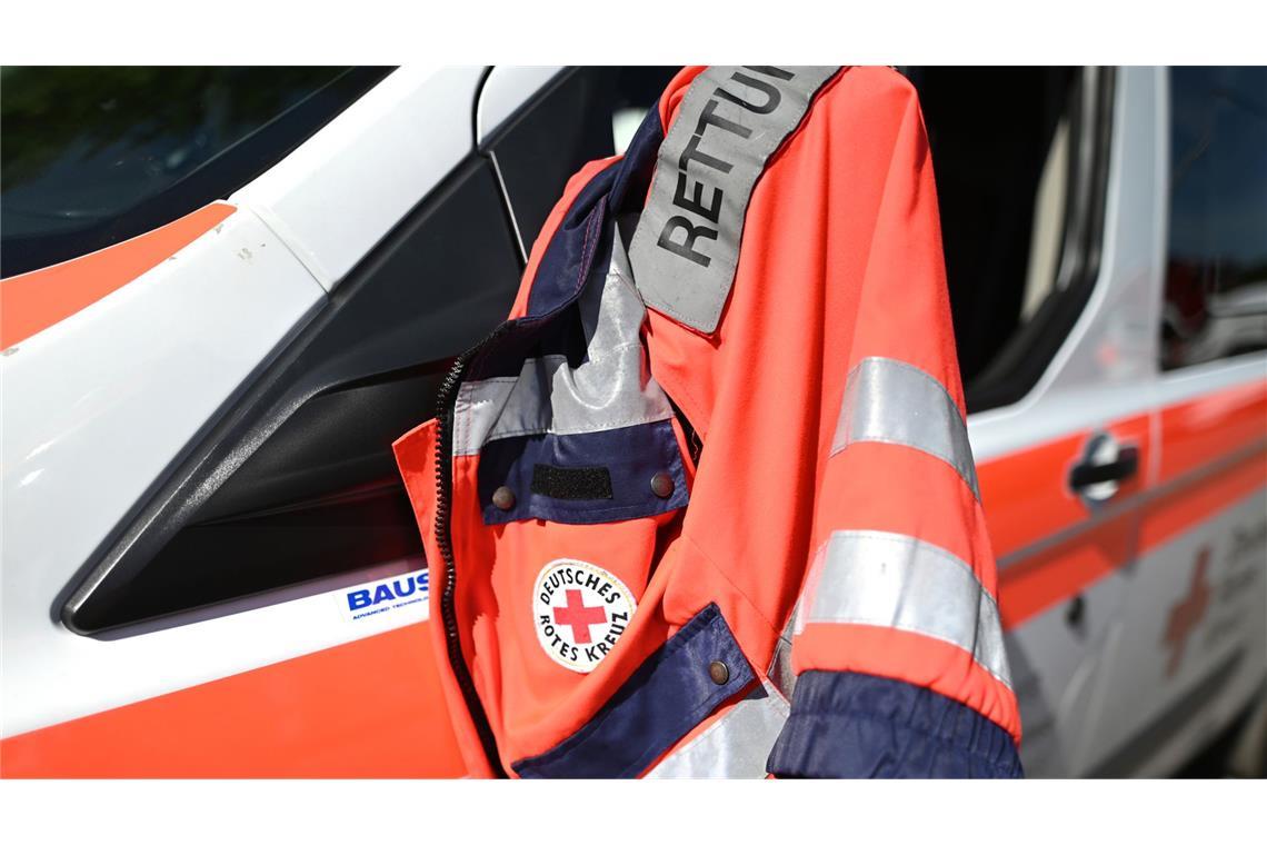 Der 18-Jährige wählte nach dem Sturz noch selbstständig den Notruf. (Symbolbild)