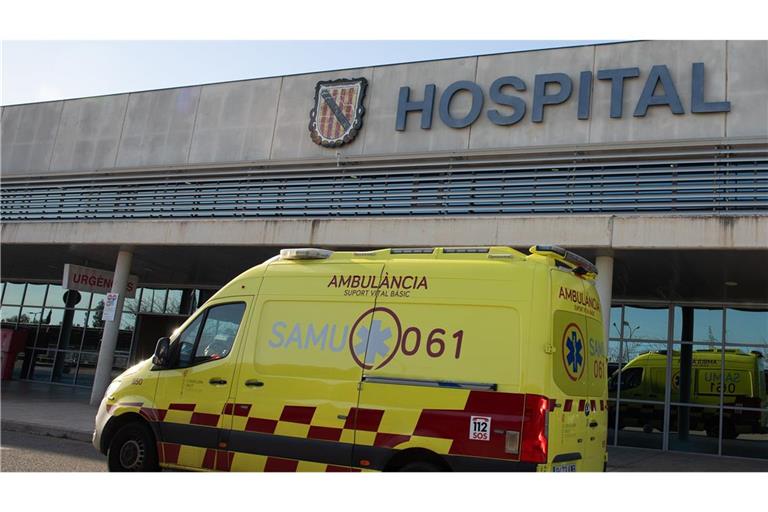 Der 20-Jährige wurde in ein Krankenhaus gebracht.