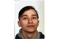 Der 21-Jährige hat kurze braune Haare und ist sehr schlank. Foto: Polizei Aalen