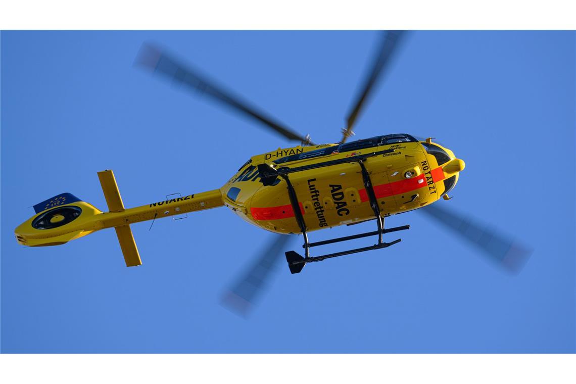 Arbeiter wird in Müllfahrzeug gezogen und schwer verletzt Der 23-Jährige wurde in eine Klinik geflogen. (Symbolbild)