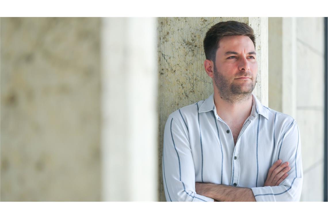 Keine Wohnung, keinen Job – zwei Ingenieure unter Zeitdruck Der 28-Jährige Berk ist vor drei Jahren für sein Studium nach Stuttgart gekommen. Den Wunsch in Deutschland zu leben, hatte er schon viel länger.
