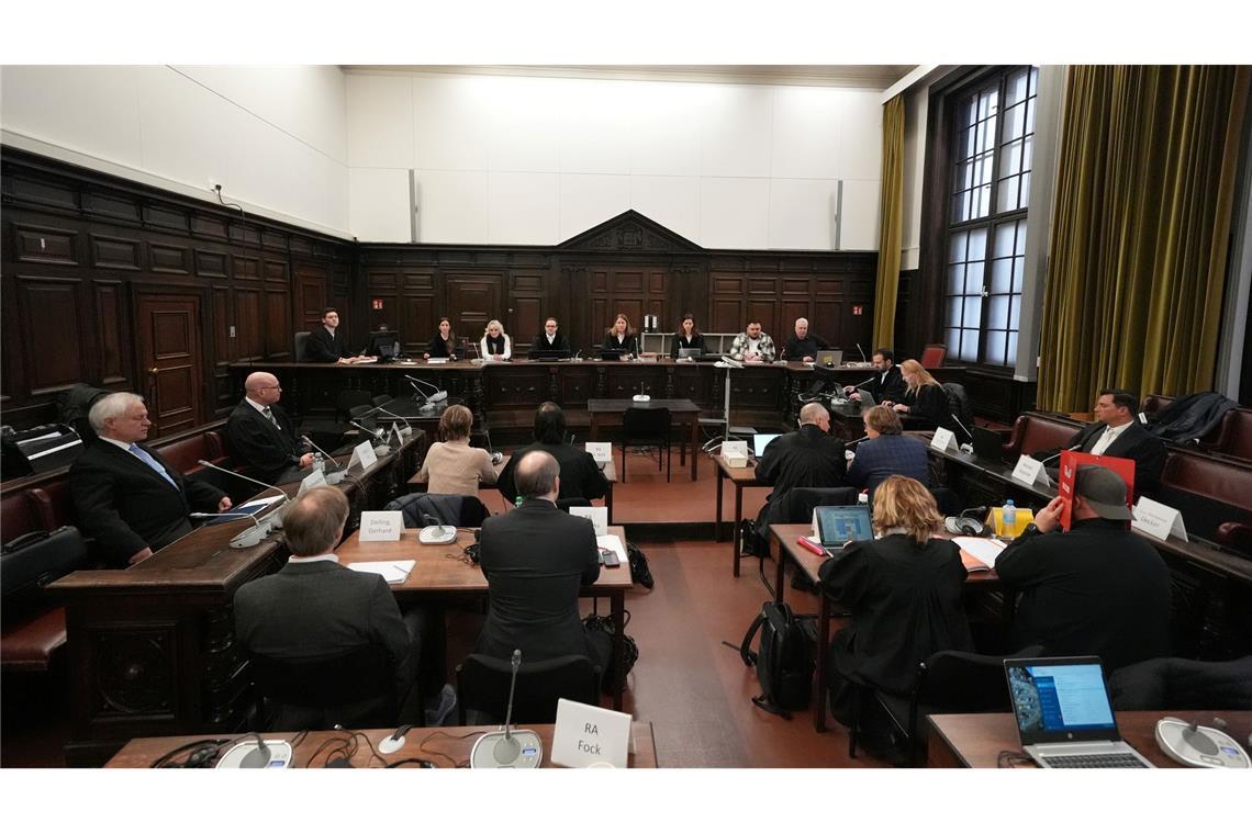 Zeugen beeinflusst? Block-Anwalt will Verfahrens-Einstellung