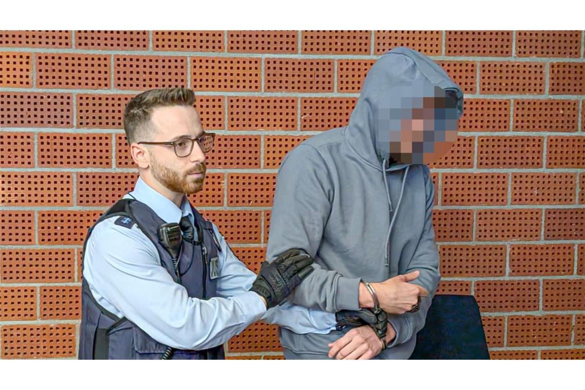 Der 34-jährige Erzieher soll die Mutter aus VS in übertriebener Weise umgarnt haben, um ihr Vertrauen zu gewinnen.