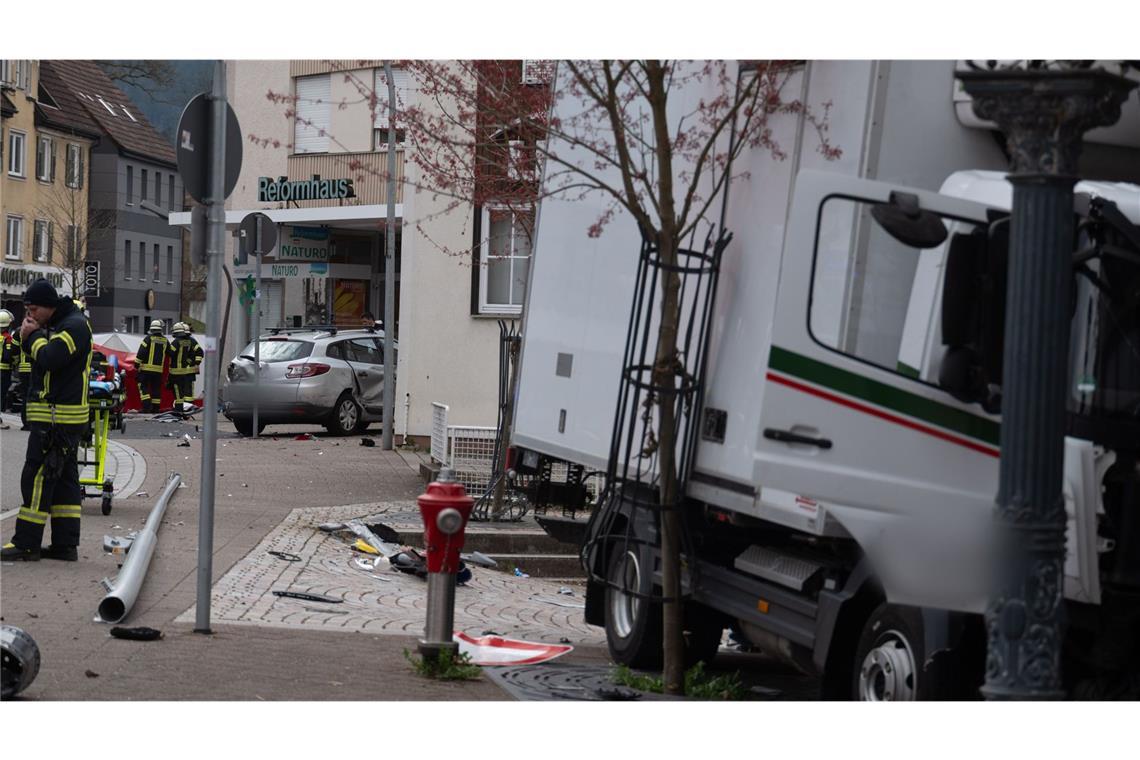 Der 53-jährige Lastwagenfahrer hatte nach Polizeiangaben und eigener Aussage das Bewusstsein am Steuer verloren.