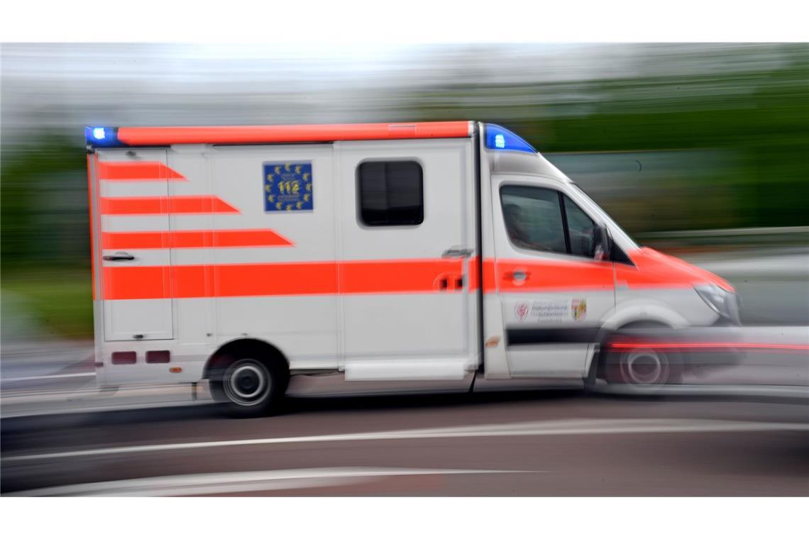 Der 66-jährige Fahrer wurde bei dem Unfall schwer verletzt (Symbolbild).
