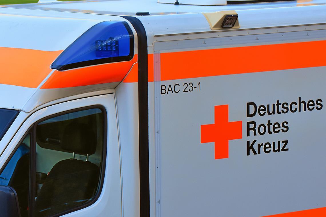 Der 74-Jährige wurde noch lebend ins Krankenhaus gebracht, erlag dort aber seinen Verletzungen. Symbolbild: Tobias Sellmaier
