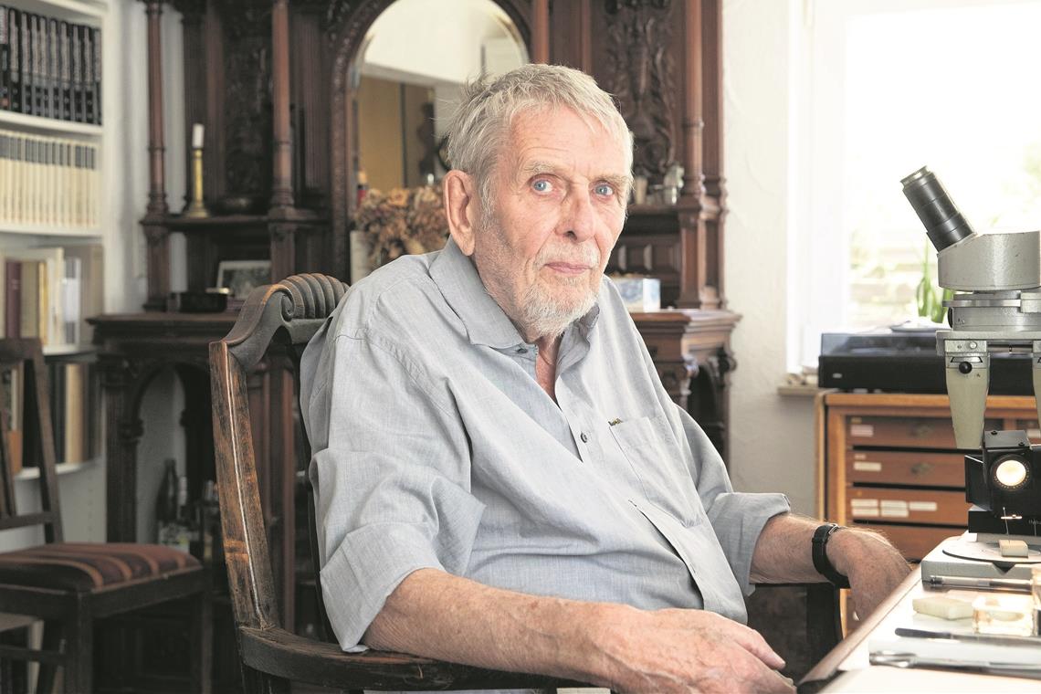Für ihn sind die Kleinsten die Größten Der 78-jährige Jürgen Frank beschäftigt sich schon seit 53 Jahren mit Käfern.