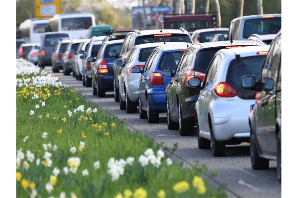 Der ADAC warnt vor Belastungen für Pendler durch eine mögliche CO2-Steuer. Foto: Patrick Seeger/Archiv