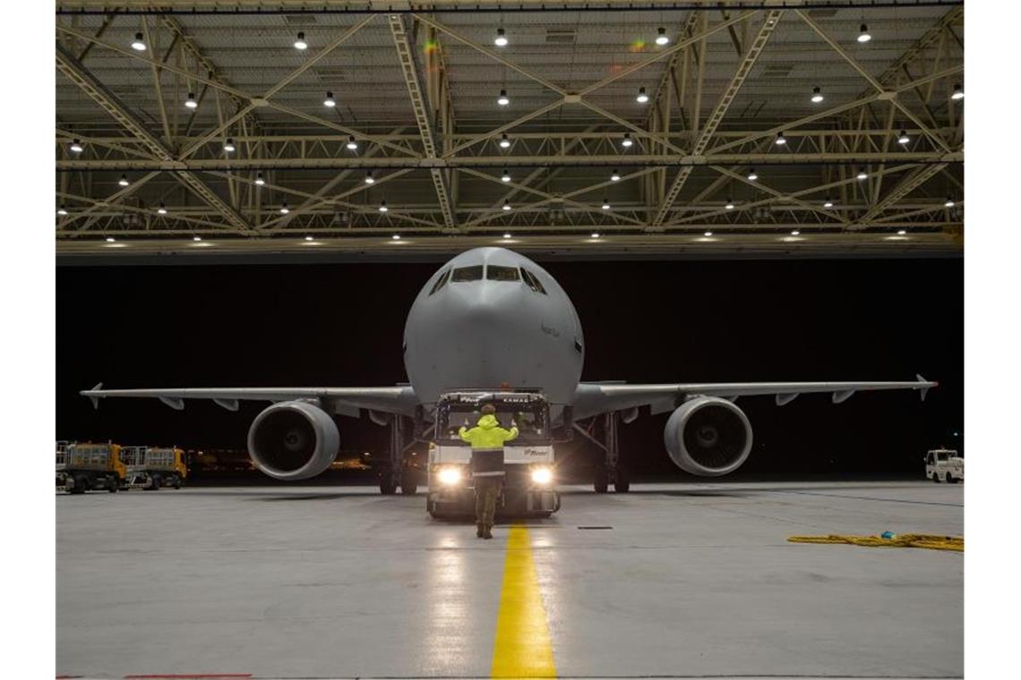 Bundeswehr fliegt erkrankte Italiener nach Deutschland Der Airbus A310 MedEvac, die fliegende Intensivstation der Bundeswehr. Foto: Kevin Schrief/Luftwaffe/dpa
