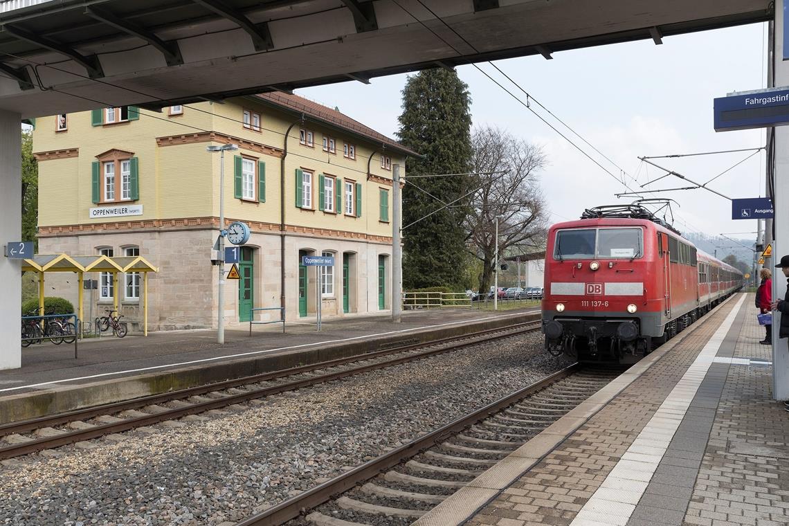 Gefährlicher Eingriff in den Bahnverkehr in Oppenweiler Der alkoholisierte Mann hat sich unter anderem ins Gleisbett begeben und die Weiterfahrt eines Zugs aufgehalten. Symbolfoto: Jörg Fiedler
