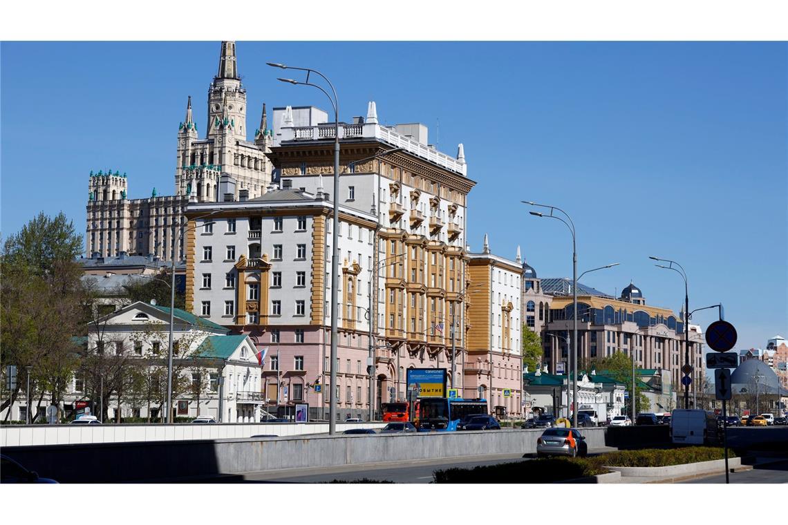 USA und Russland sprechen über Arbeit ihrer Botschaften Der Altbau der US-Botschaft in Moskau ist ein beeindruckendes Gebäude im Stil des sowjetischen Klassizismus. (Archivbild)