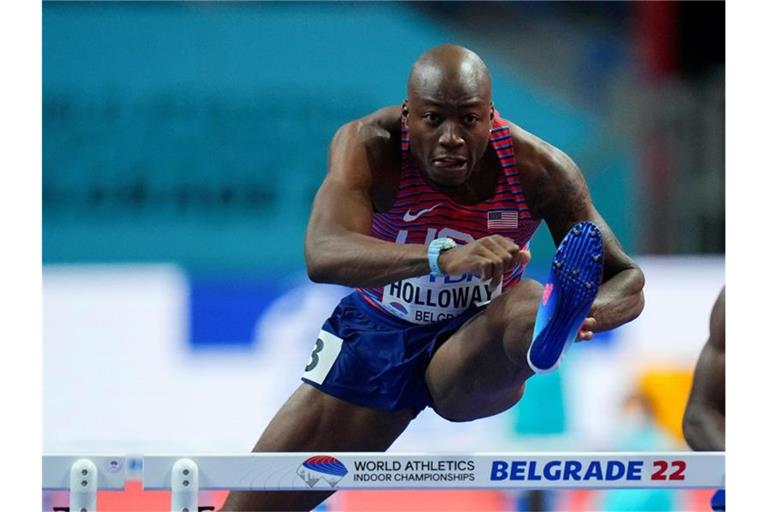 Der Amerikaner Grant Holloway stellte den Weltrekord ein. Foto: Petr David Josek/AP/dpa