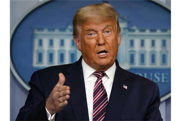 Der amtierende US-Präsident hat sein Veto gegen den vom Kongress beschlossenen Verteidigungshaushalt eingelegt. Foto: Evan Vucci/AP/dpa
