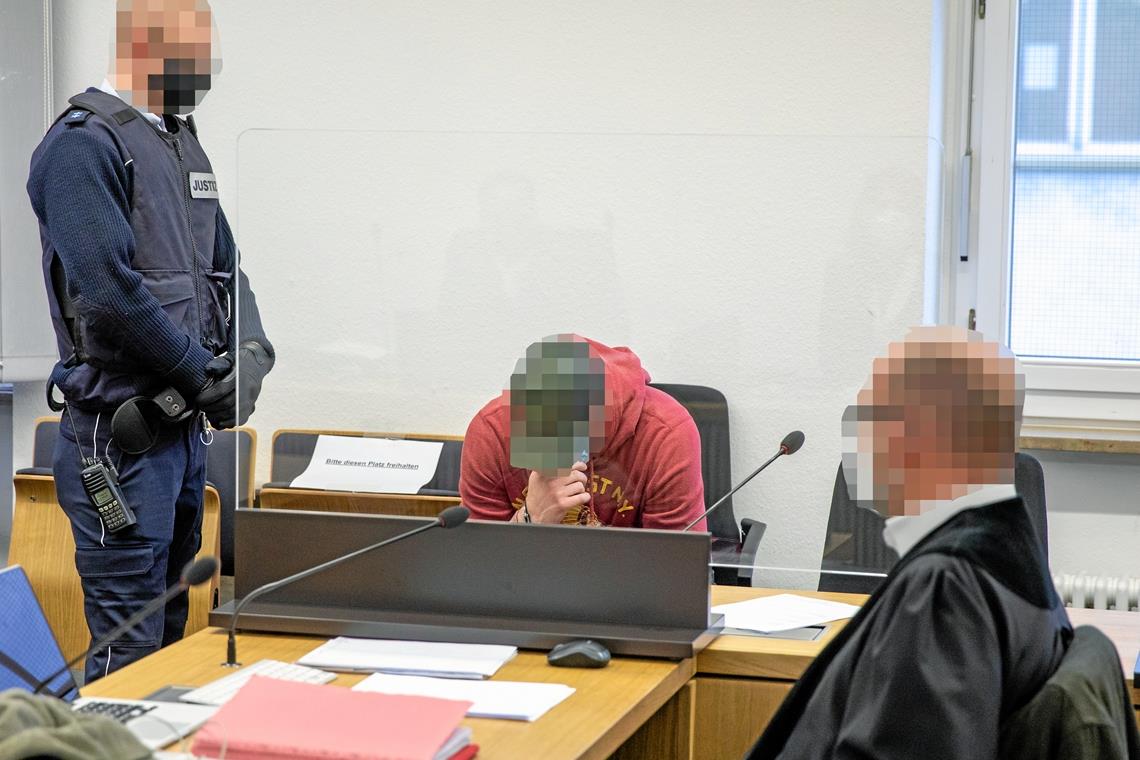 Der Angeklagte aus Mundelsheim wurde im Stuttgarter Landgericht zu seinen persönlichen Lebensumständen befragt.  Foto: A. Becher