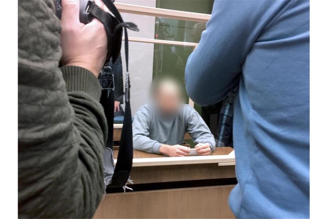 Der Angeklagte beim Prozessauftakt im Landgericht München I. Foto: Britta Schultejans/dpa