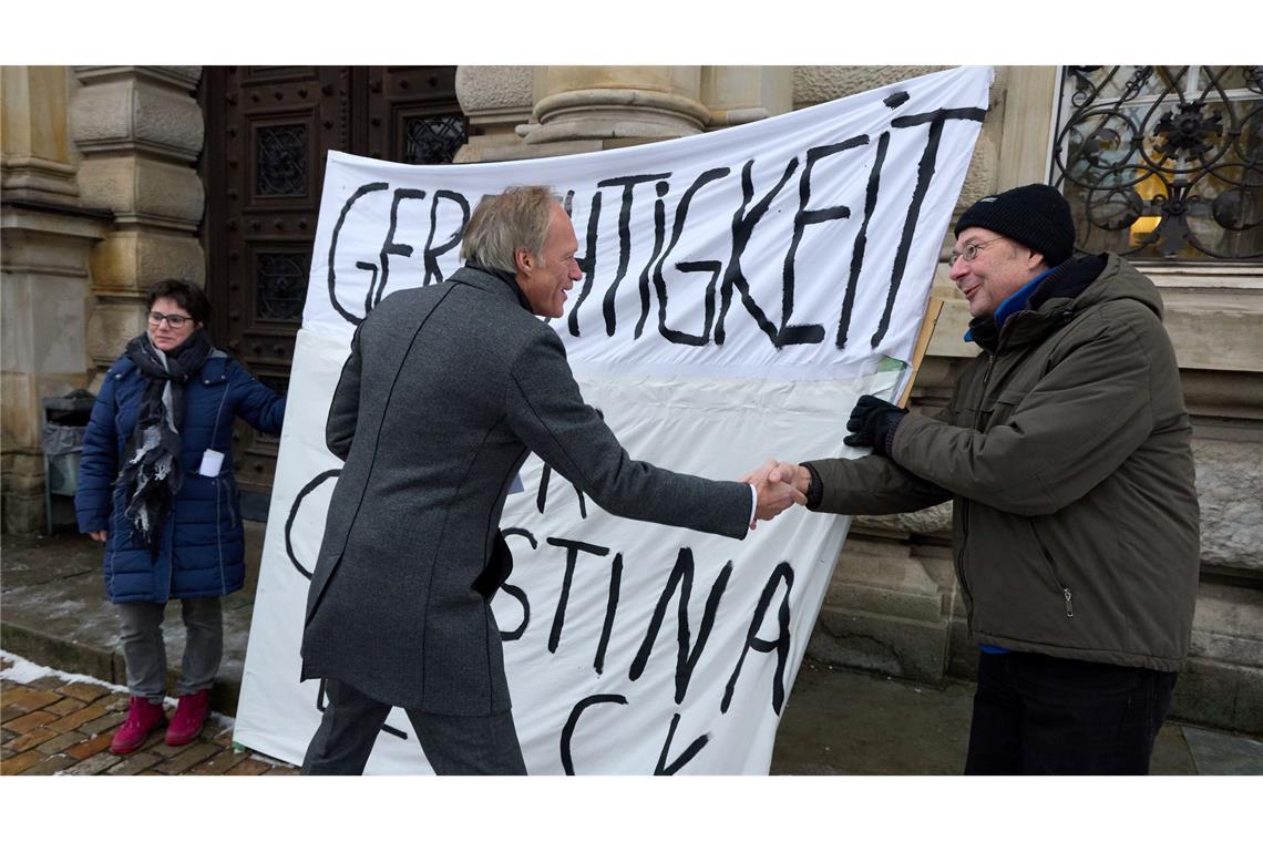 Zeugen beeinflusst? Block-Anwalt will Verfahrens-Einstellung