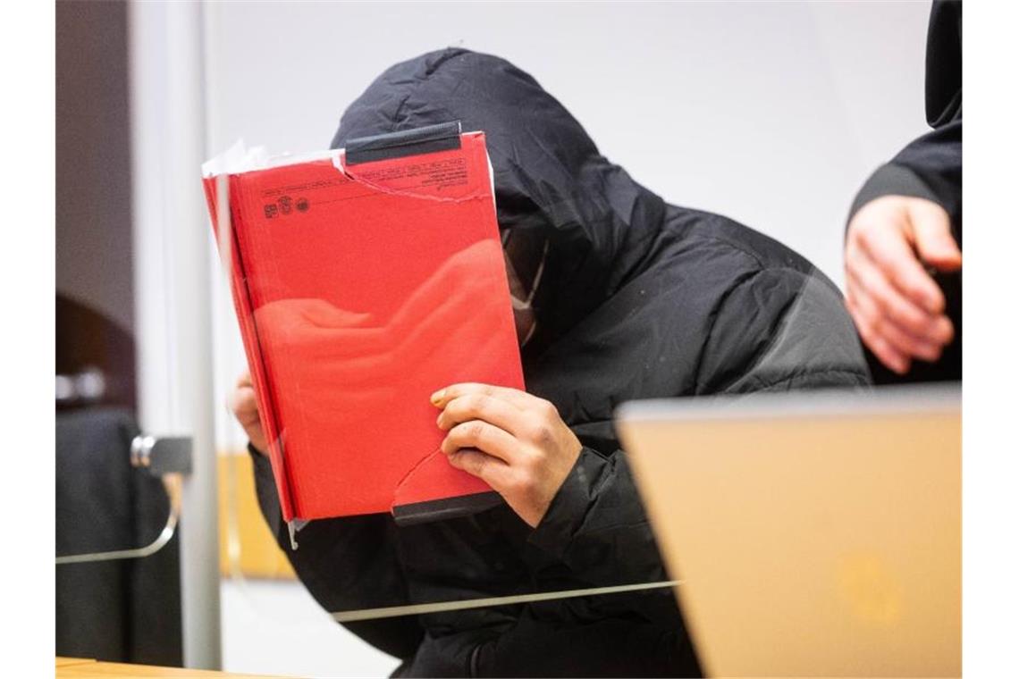 Unfalltod des Sängers Saulic: Anwalt legt Berufung ein Der Angeklagte im Prozess um den Unfalltod zweier Musiker in Gütersloh. Foto: Guido Kirchner/dpa