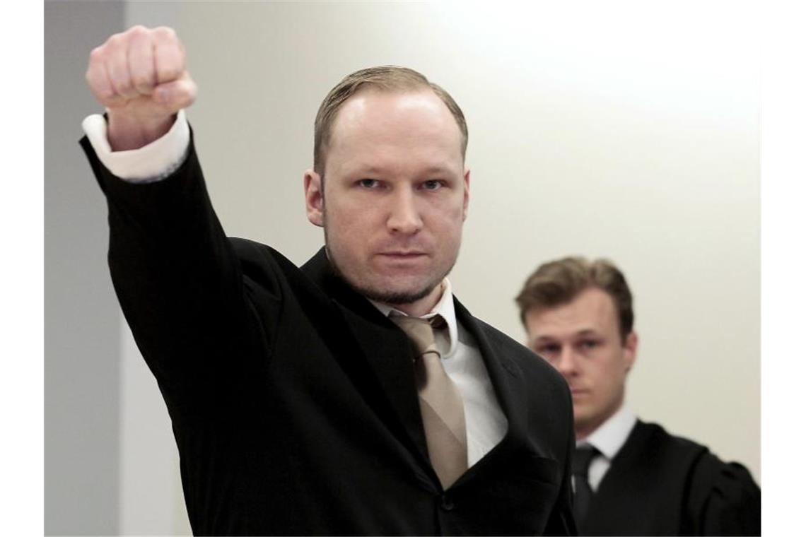 Hitlergruß vor Gericht: Breivik-Verhandlung in Norwegen Der angeklagte Norweger Anders Behring Breivik im Gerichtssaal. (Archivbild). Foto: Hakon Mosvold/NTB Scanpix/dpa