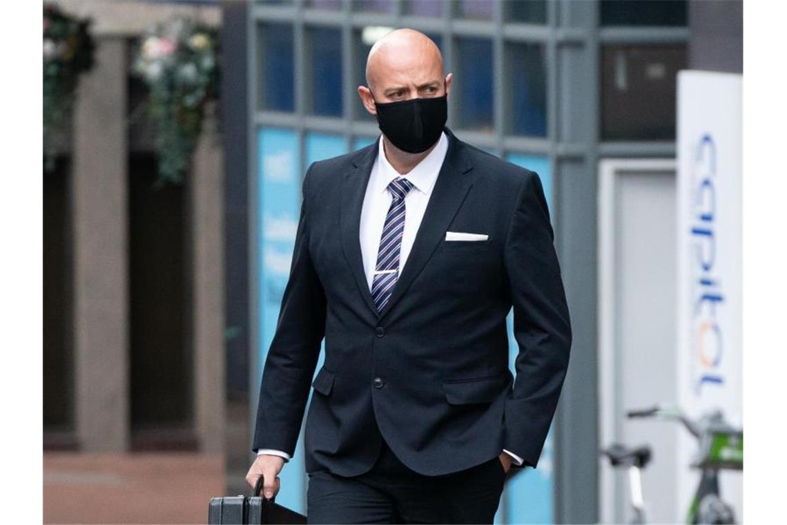 Fall Dalian Atkinson: Polizist des Totschlags schuldig Der angeklagte Polizist der West Mercia Police auf dem Weg ins Gericht in Birmingham. Foto: Joe Giddens/PA Wire/dpa