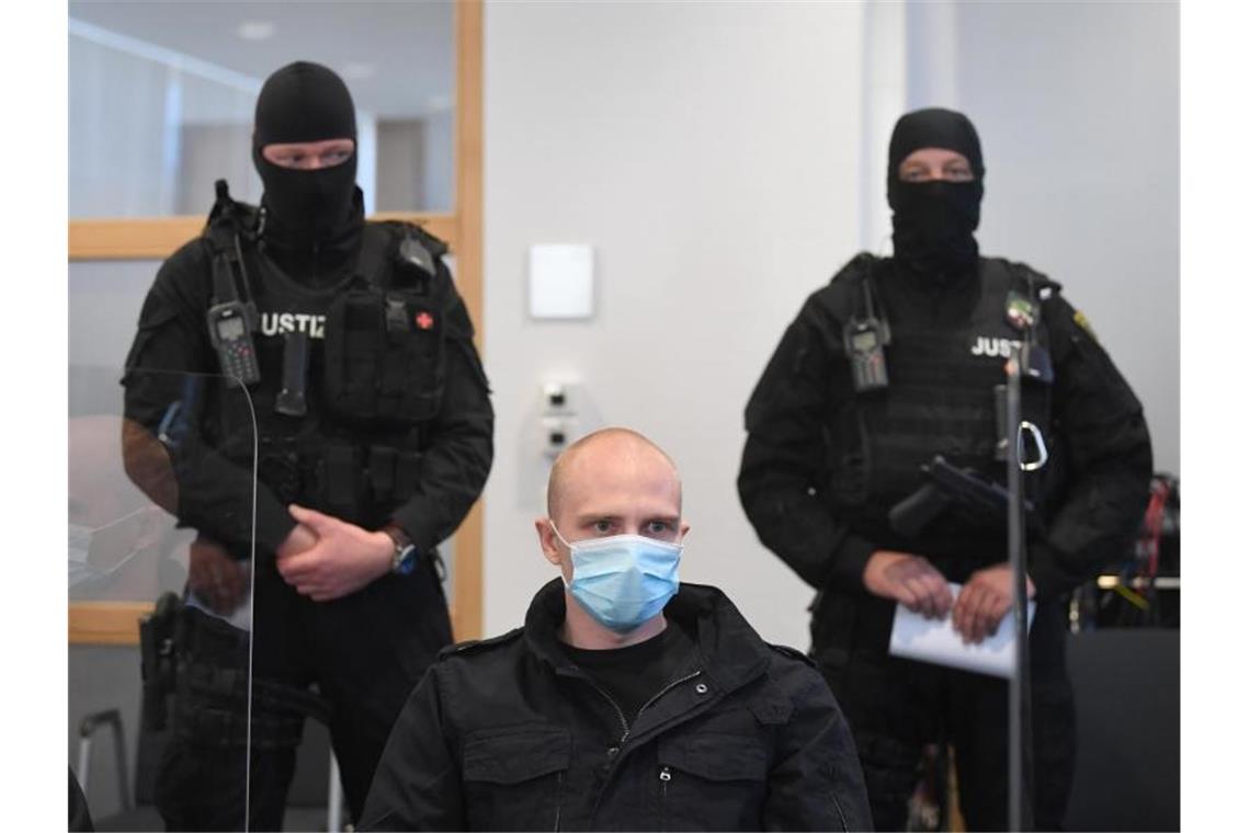 Der Angeklagte Stephan Balliet beim Prozessbeginn im Landgericht. Foto: Hendrik Schmidt/dpa-Zentralbild/Pool/dpa