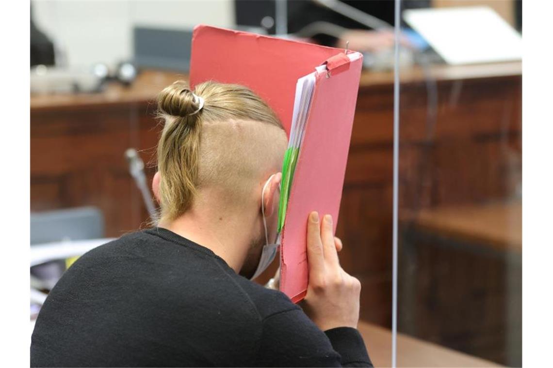 Nach Streit zugestochen: Fast fünf Jahre Haft Der Angeklagte wurde wegen versuchten Totschlags und gefährlicher Körperverletzung verurteilt. Foto: Ulrich Perrey/dpa