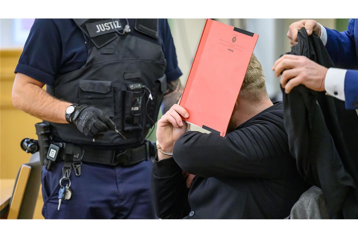 Der Angeklagte wurde zu einer mehrjährigen Haftstrafe verurteilt.