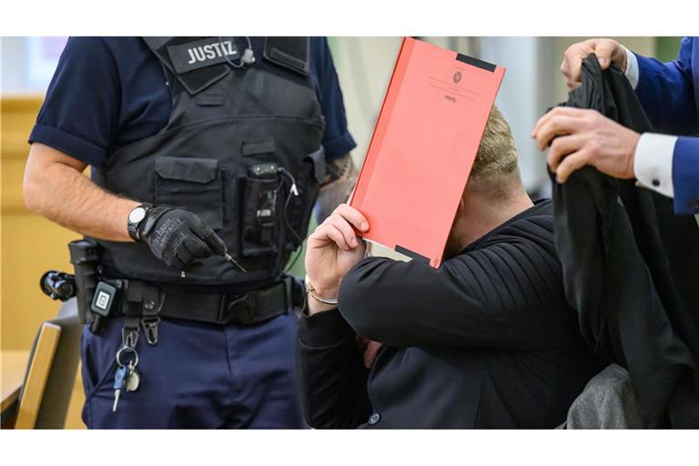 Der Angeklagte wurde zu einer mehrjährigen Haftstrafe verurteilt.