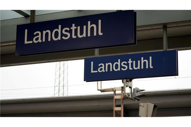 Der Angriff geschah laut Polizeiangaben, kurz nachdem dem Zug den Bahnhof Landstuhl verlassen hatte.