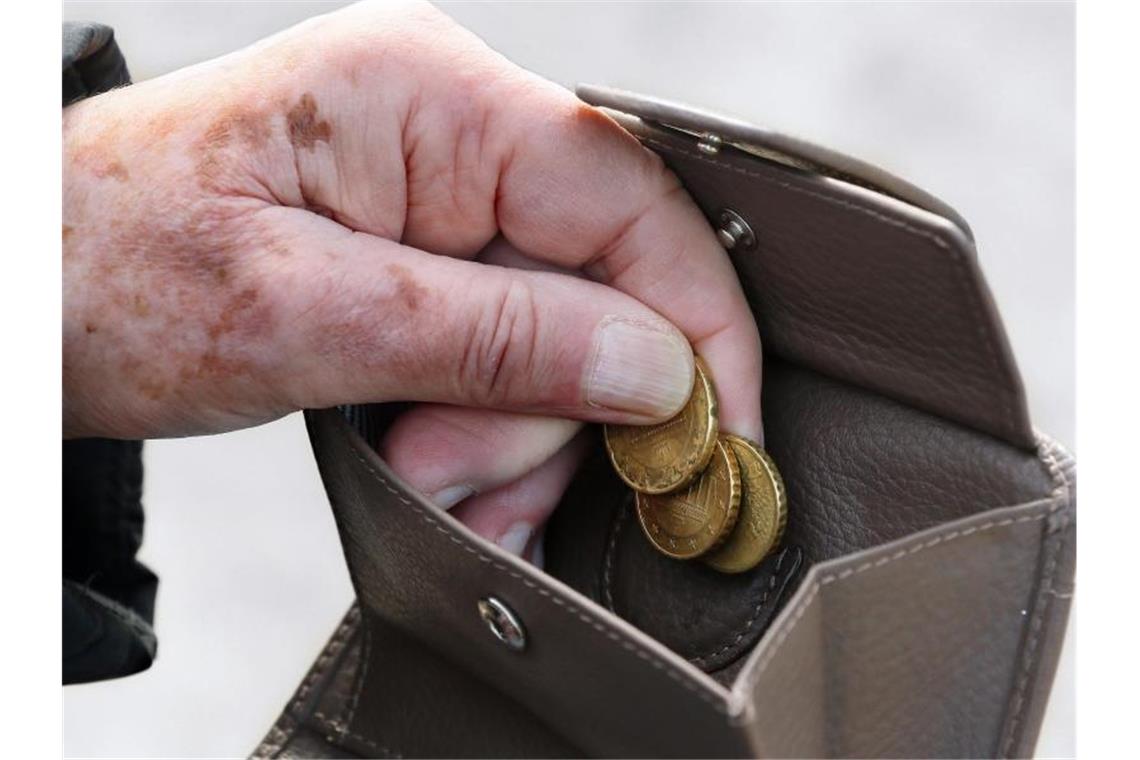 Altersarmut in Deutschland droht deutlich zu wachsen Der Anteil der von Armut bedrohten Rentner könnte bis 2039 auf 21,6 Prozent wachsen. Foto: Stephanie Pilick