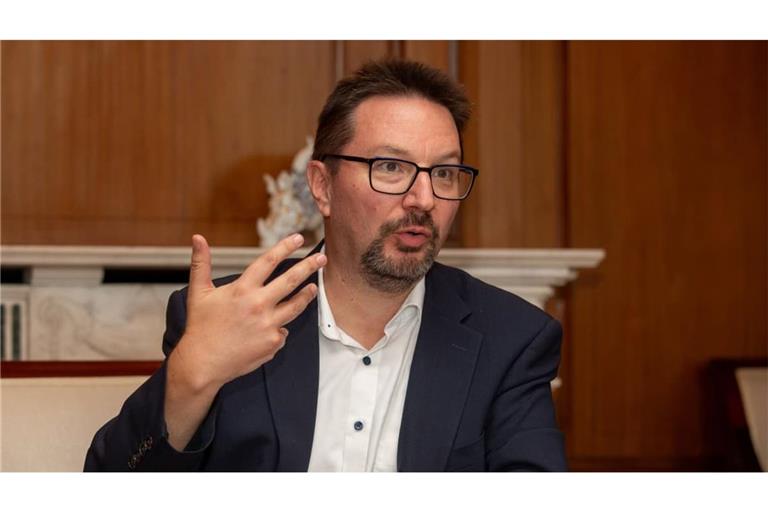 Der Antisemitismusbeauftragte Michael Blume während des Gesprächs in der Villa Reizenstein - der 7. Oktober 2023 und alles was folgte hallt bis heute nach.