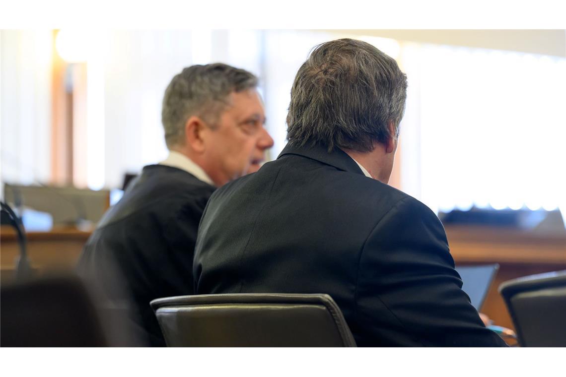 Der Anwalt sprach im Gericht für den Busfahrer.