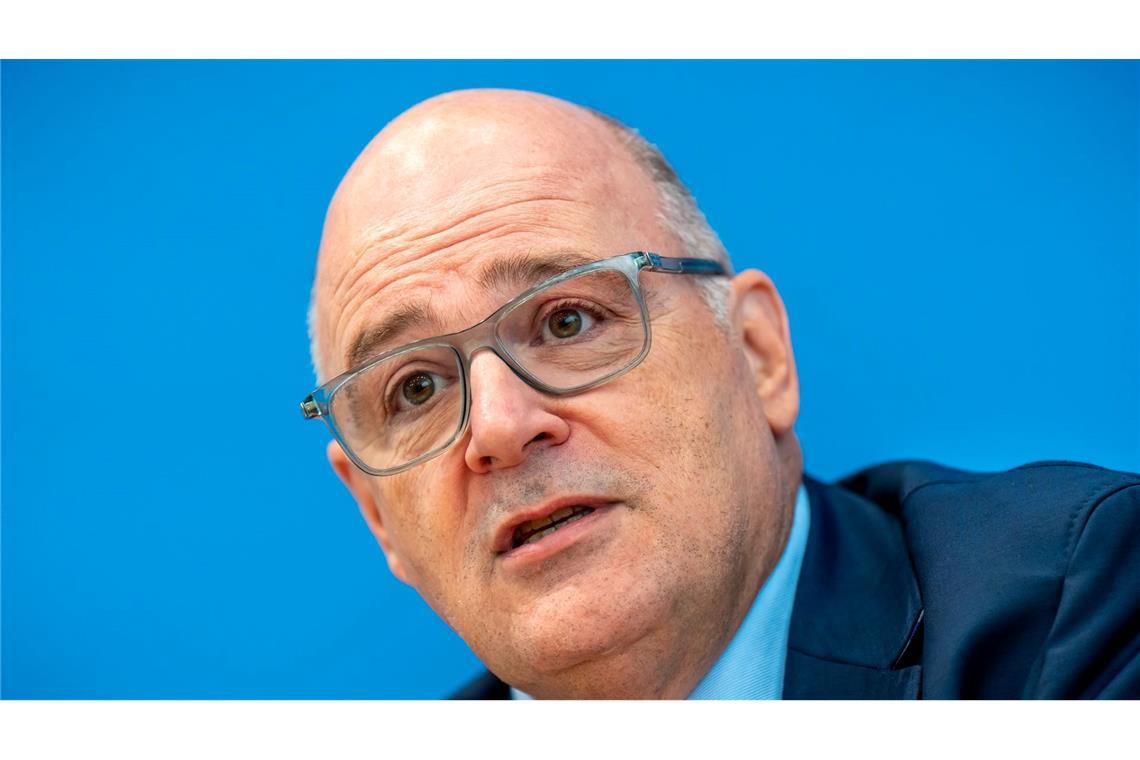 Der Arbeitgeber-Funktionär Kampeter wirft dem Kassenärzte-Chef vor, die Diskussion in eine falsche Richtung zu lenken.